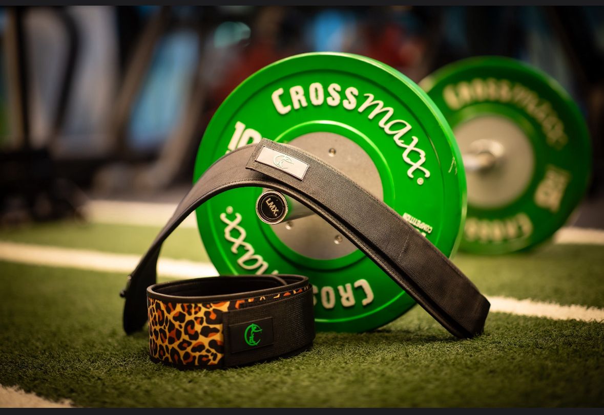 Self-Locking Weightlifting Belts